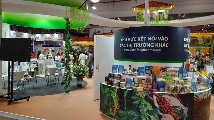 Trưng bày sản phẩm lương thực, thực phẩm tại Thành phố Hồ Chí Minh.