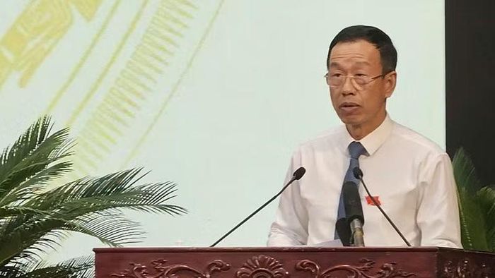 Lãnh đạo Ủy ban nhân dân tỉnh Thanh Hóa báo cáo kết quả giải quyết kiến nghị của cử tri.