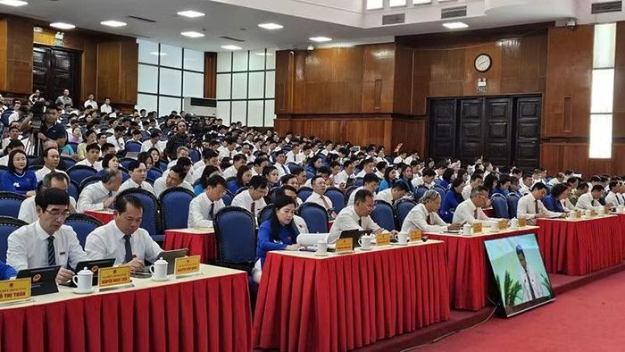 Các đại biểu tham dự kỳ họp Hội đồng nhân dân tỉnh Thanh Hóa.