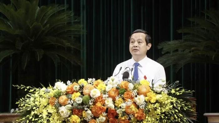 Chủ tịch Ủy ban nhân dân tỉnh Bắc Ninh Phạm Hoàng Sơn phát biểu tại kỳ họp.
