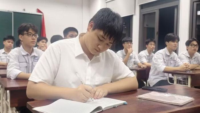 Với Tạ Ngọc Minh, hành trình chinh phục Huy chương Vàng Olympic Vật lý quốc tế là kết quả của chuỗi ngày dài học tập, rèn luyện.