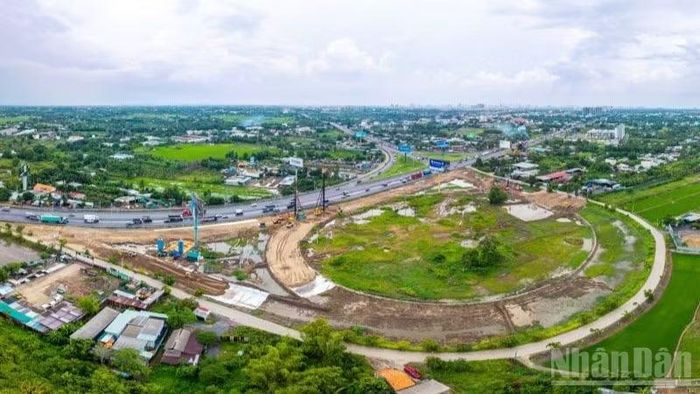Một nút giao trên tuyến cao tốc Thành phố Hồ Chí Minh-Trung Lương-Mỹ Thuận.