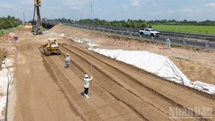 Giá trị sản lượng thi công dự án Thành phố Hồ Chí Minh-Trung Lương đạt khoảng 1.500 tỷ đồng.