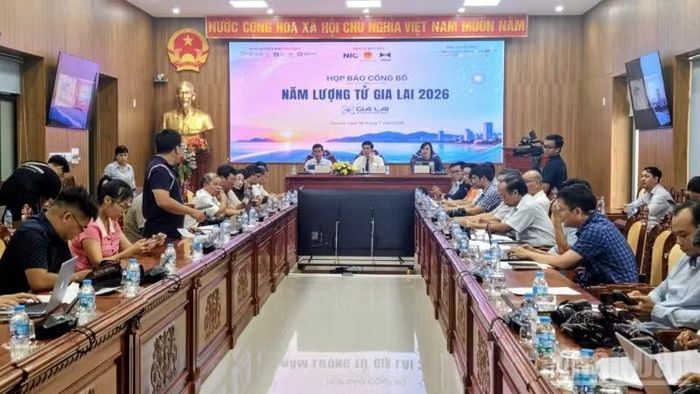 Quang cảnh buổi họp.