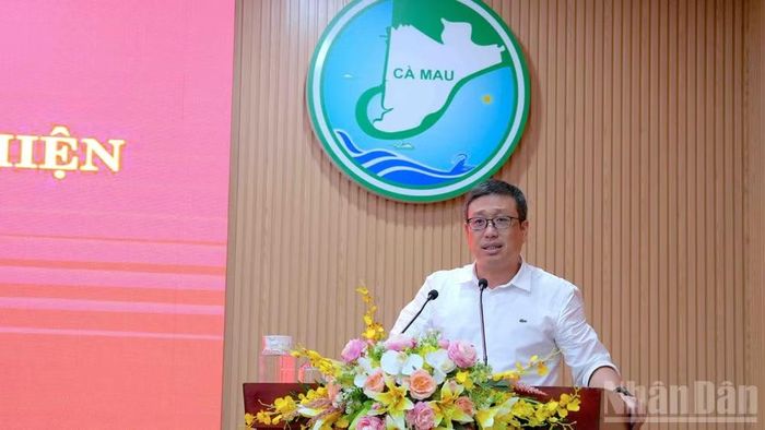 Giám đốc Trung tâm Phát triển quỹ đất tỉnh Cà Mau Tăng Vũ Em trình bày một số rào cản, áp lực hiện nay trong công tác giải phóng mặt bằng tại Cà Mau.