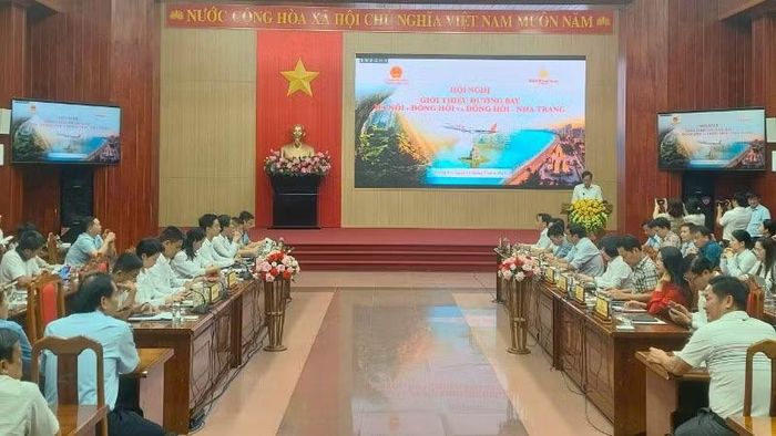 Hội nghị giới thiệu đường bay Đồng Hới-Hà Nội và Đồng Hới-Cam Ranh.