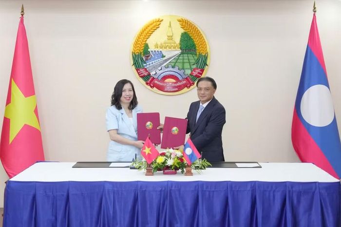  Hai Bộ Ngoại giao ký kết hợp tác về công tác người Việt/người Lào ở nước ngoài. (Ảnh: Ủy ban Nhà nước về người Việt Nam ở nước ngoài cung cấp) 