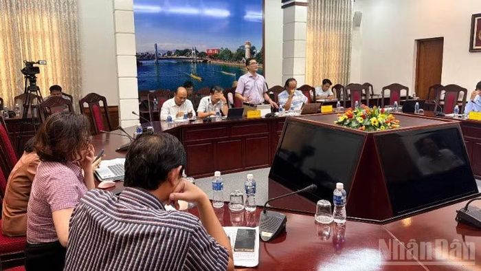 Các đại biểu phát biểu tại hội nghị.