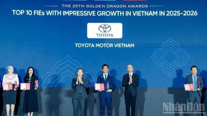 Công ty ô-tô Toyota Việt Nam nhận Giải thưởng Rồng vàng.