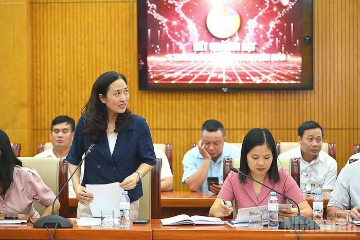 Các đại biểu tham luận tại Hội nghị.