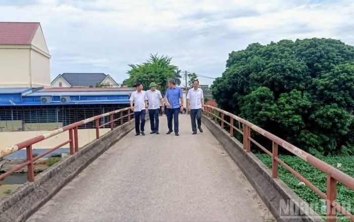 Đoàn công tác của tỉnh Hưng Yên khảo sát cầu Đún.