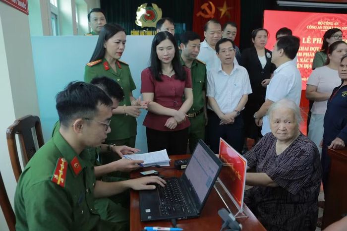 Công tác tìm kiếm, quy tập và xác định danh tính hài cốt liệt sĩ là nhiệm vụ chính trị thiêng liêng.