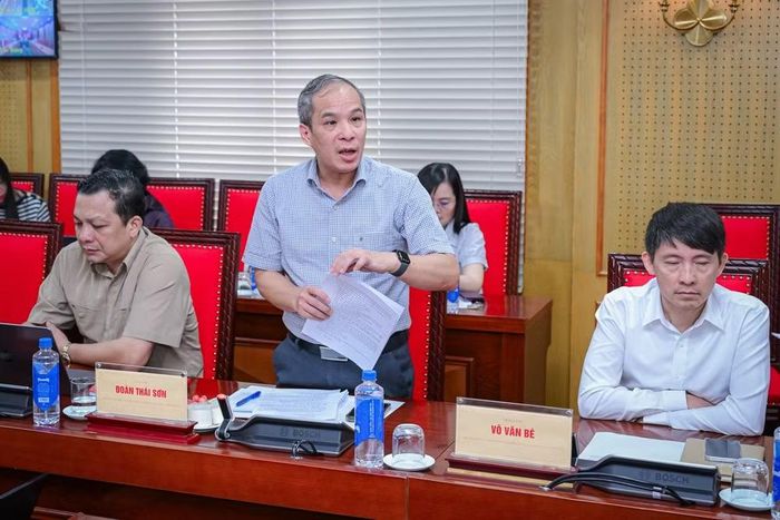 Đồng chí Đoàn Thái Sơn, Phó Thống đốc Ngân hàng Nhà nước Việt Nam phát biểu ý kiến tại cuộc họp. (Ảnh: BẢO LONG)