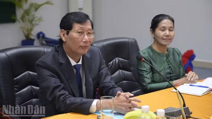Đồng chí Lê Văn Phước, Phó Chủ tịch Ủy ban nhân dân tỉnh An Giang, Trưởng Ban Chuyên trách tỉnh phát biểu tại buổi ký kết.