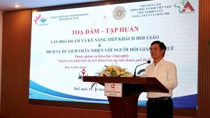 Ông Đinh Mạnh Thắng, Phó Chủ tịch Hiệp hội Du lịch Việt Nam, Chủ tịch Hiệp hội Du lịch thành phố Huế phát biểu tại chương trình.