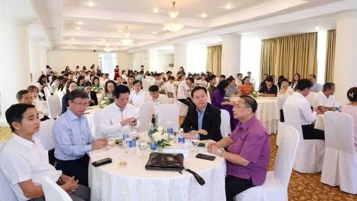 Chương trình tập huấn quy tụ gần 100 học viên đến từ 25 doanh nghiệp lữ hành, khách sạn, nhà hàng và các cơ sở đào tạo du lịch trên địa bàn thành phố Huế.
