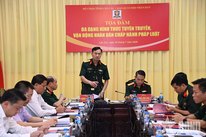 Đại tá Hoàng Văn Toàn, Phó chính ủy Bộ CHQS tỉnh Lào Cai phát biểu khai mạc.