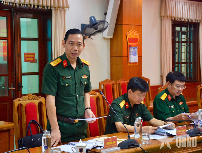  Đại tá Bùi Hoàng Anh, Phó cục trưởng Cục Pháp chế, Bộ Quốc phòng phát biểu tại buổi kiểm tra tại Bộ tư lệnh Vùng Cảnh sát biển 1. 