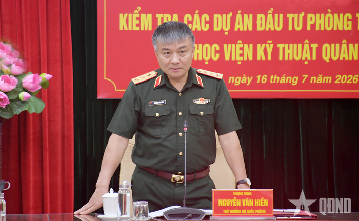  Thượng tướng Nguyễn Văn Hiền phát biểu tại buổi kiểm tra. 