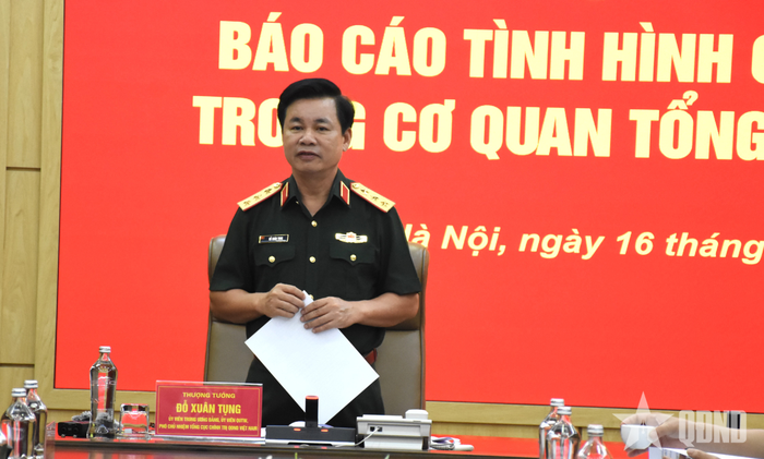 Thượng tướng Đỗ Xuân Tụng chủ trì hội nghị.