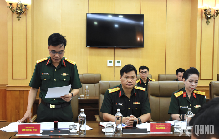Đại tá Nguyễn Mạnh Thắng, Phó chánh Văn phòng Tổng cục Chính trị báo cáo kết quả thực hiện các dự án, nhiệm vụ chuyển đổi số trong Cơ quan Tổng cục Chính trị.