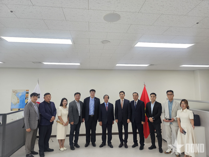  Đồng chí Nguyễn Kim Sơn cùng Ban lãnh đạo Hiệp hội VKBIA và đại diện các doanh nghiệp hội viên và thành viên.
