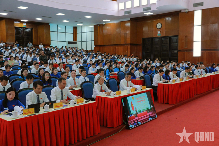 Các đại biểu tham dự kỳ họp.