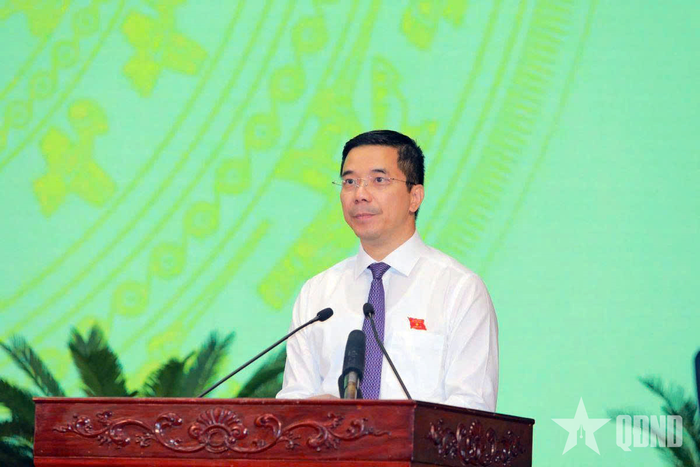 Đồng chí Nguyễn Hồng Phong, Ủy viên dự khuyết Trung ương Đảng, Phó bí thư Thường trực Tỉnh ủy, Chủ tịch HĐND tỉnh phát biểu khai mạc kỳ họp.