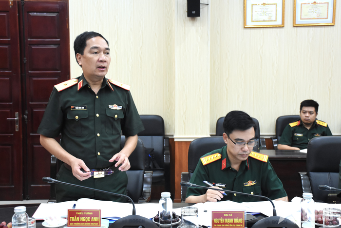 Thiếu tướng Trần Ngọc Anh, Cục trưởng Cục Chính trị, Tổng cục Chính trị phát biểu tại hội nghị. 