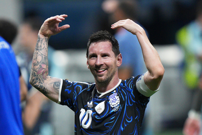 Messi mừng tấm vé vào chung kết World Cup 2026. Ảnh: AP