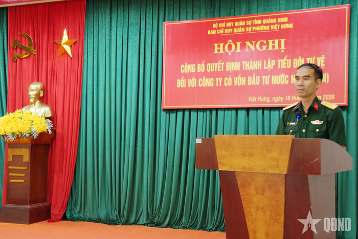 Thượng tá Nguyễn Văn Mười, Phó tham mưu trưởng Bộ CHQS tỉnh Quảng Ninh phát biểu giao nhiệm vụ tại hội nghị.