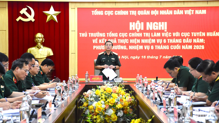 Thượng tướng Trương Thiên Tô chủ trì hội nghị.