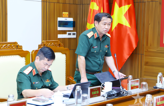 Thiếu tướng Nguyễn Tùng Hưng, Phó tư lệnh Bộ tư lệnh 86, đóng góp ý kiến tại hội nghị. 