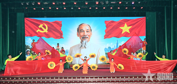  Phần thi năng khiếu của Đoàn Cơ sở Đoàn Kinh tế - Quốc phòng 72 (Binh đoàn 15). 