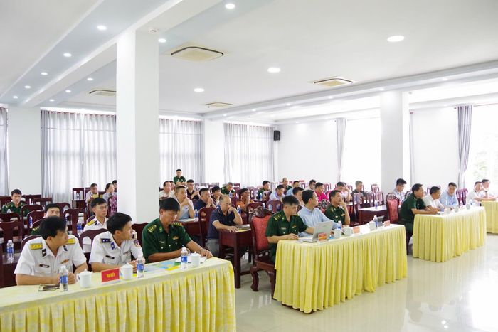 Các đại biểu, ngư dân và doanh nghiệp tham dự hội nghị.