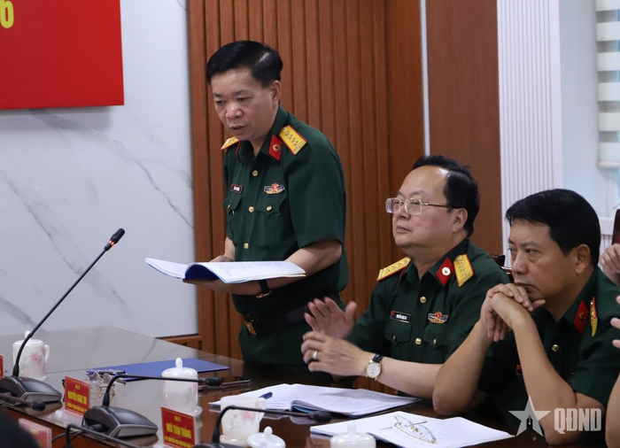  Đại tá Hà Duy Dương, Giám đốc Bệnh viện Quân y 354 báo cáo kết quả xây dựng đơn vị vững mạnh toàn diện “Mẫu mực, tiêu biểu” 6 tháng đầu năm 2026. 