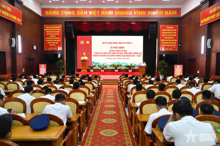 Quang cảnh lễ phát động. 