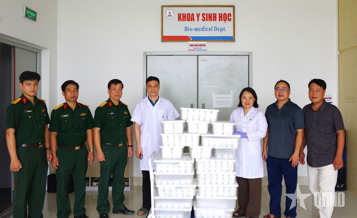 Viện Pháp y Quốc gia tiếp nhận mẫu hài cốt liệt sĩ do tỉnh Lào Cai bàn giao.