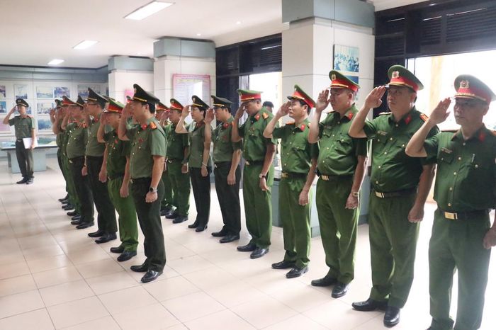 Trước anh linh Chủ tịch Hồ Chí Minh và các Anh hùng liệt sĩ, lực lượng Cảnh sát nhân dân Công an TP Đà Nẵng bày tỏ lòng biết ơn sâu sắc đối với những cống hiến, hy sinh to lớn của các thế hệ đi trước