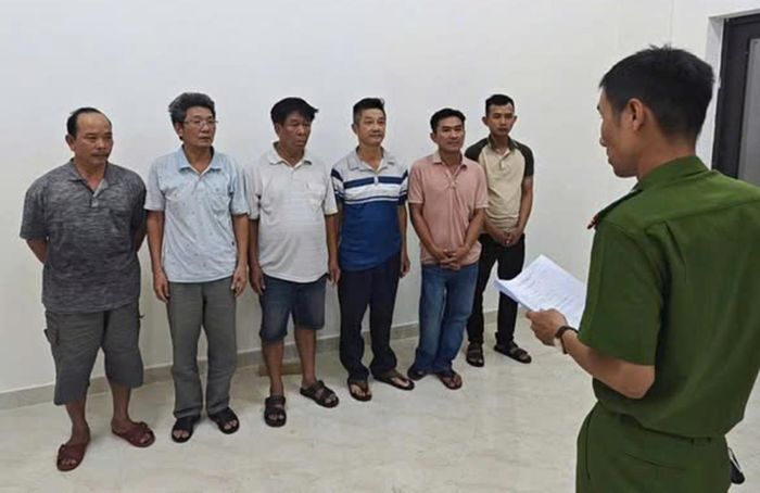 Cơ quan Công an bắt giữ nhiều đối tượng liên quan đến các đường dây cá độ bóng đá vừa triệt phá.