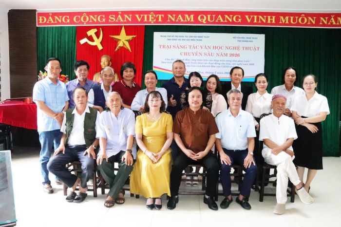 Các văn nghệ sĩ tham gia Trại sáng tác.