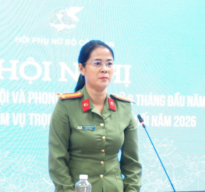 Tham luận với những đề xuất, kiến nghị do Trung tá Hồ Thị Minh Huệ - Trưởng ban Phụ nữ CATP Đà Nẵng - được đánh giá cao tại hội nghị.