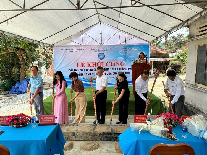 Lễ khởi công 5 sửa chữa ngôi nhà dành cho các hoàn thành khó khăn.
