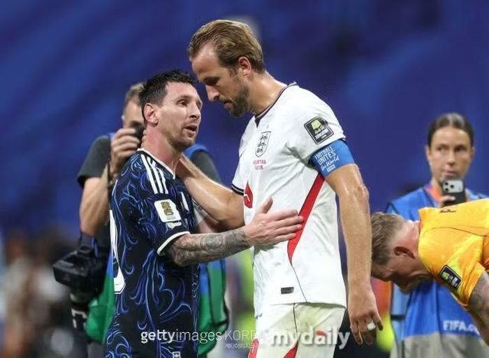 Lionel Messi (trái) và Harry Kane. Ảnh: AFP Yonhap News