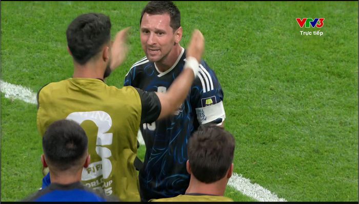  Lautaro Martinez đánh đầu ấn định chiến thắng 2-1 cho Argentina. 
