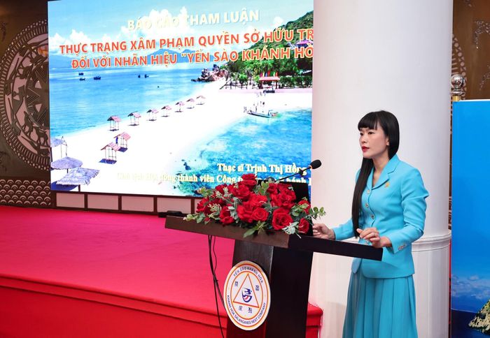  Bà Trịnh Thị Hồng Vân - Chủ tịch HĐTV Công ty Yến Sào Khánh Hòa tham gia tham luận tại Hội thảo 