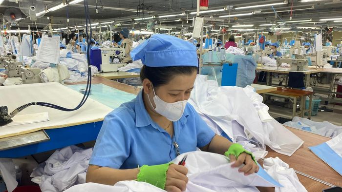 Hội đồng Tiền lương quốc gia thống nhất phương án tăng lương tối thiểu vùng 7,8% từ ngày 1-1-2027. Ảnh minh họa: PHÚC HẬU