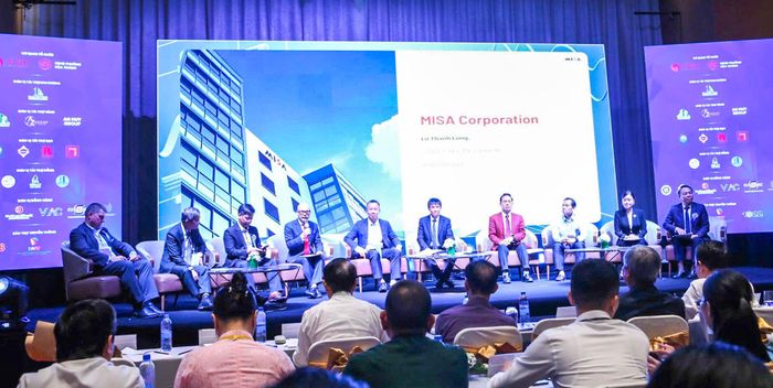 Phiên đối thoại đầu tiên của diễn đàn. Ảnh: XUÂN QUỲNH