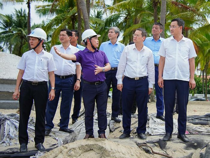  Ban Quản lý dự án đầu tư xây dựng các công trình giao thông và nông nghiệp báo cáo tiến độ với đoàn công tác 