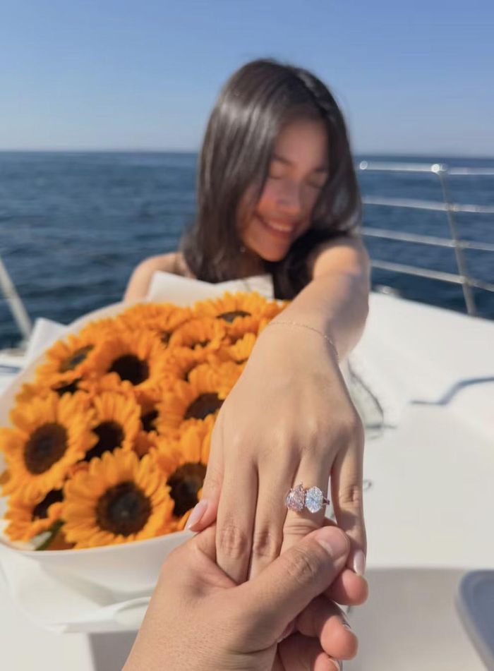 Nhẫn cưới không hình tròn xoe, 3 carat, và đặc biệt là màu hồng đúng như yêu cầu của Tina. (Ảnh: FB Will và Tina)